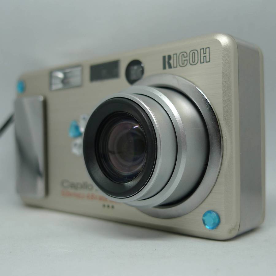 Ricoh Caplio R1v - 5.0 Megapixels - 4.8x Optical Zoom