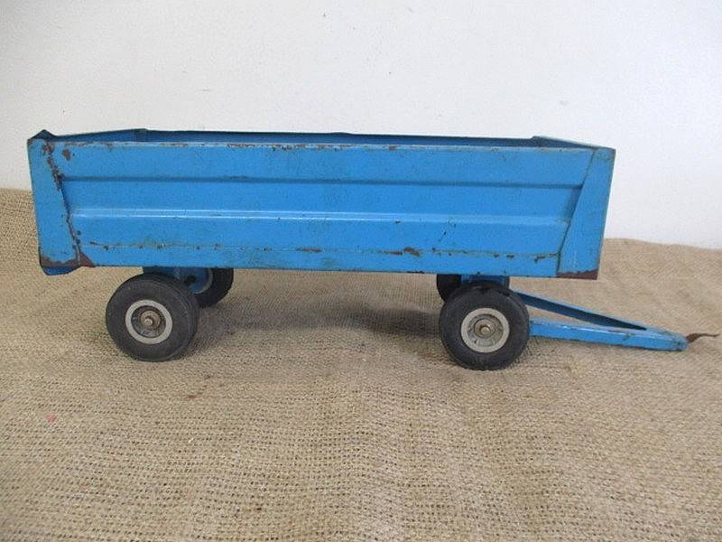 Highly Collectable Vintage "Strike" Steerable Farm Trailer With Bulk Sides