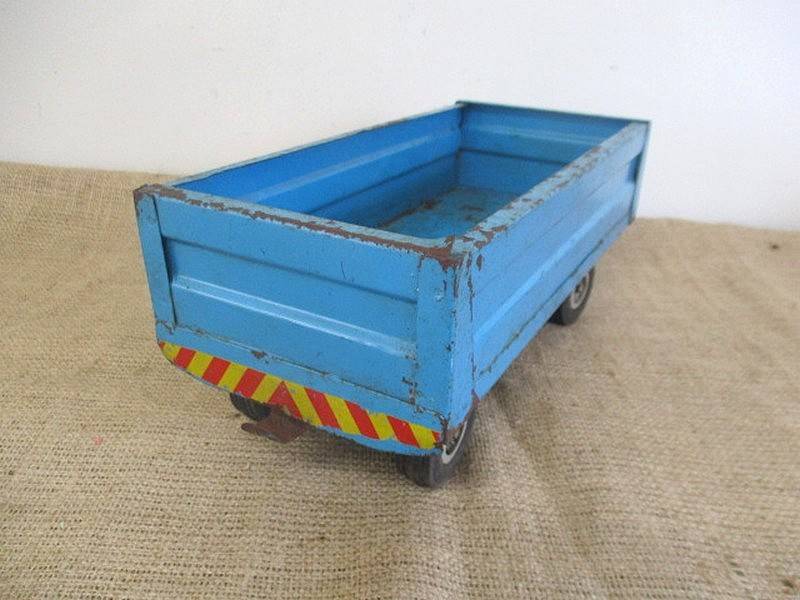 Highly Collectable Vintage "Strike" Steerable Farm Trailer With Bulk Sides