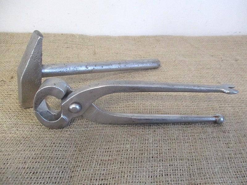 Nice Sturdy Vintage Elliott-Lucas 8 inch Blacksmith Tong With Matching 700gr Machinist Hammer
