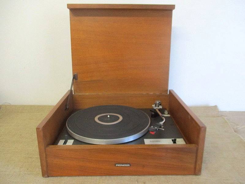 For Repairs....This Vintage Pioneer Stereo Turntable