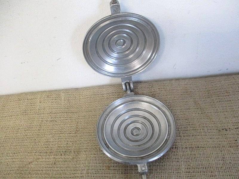 Lovely Vintage Pressure Jaffle Toaster/Maker