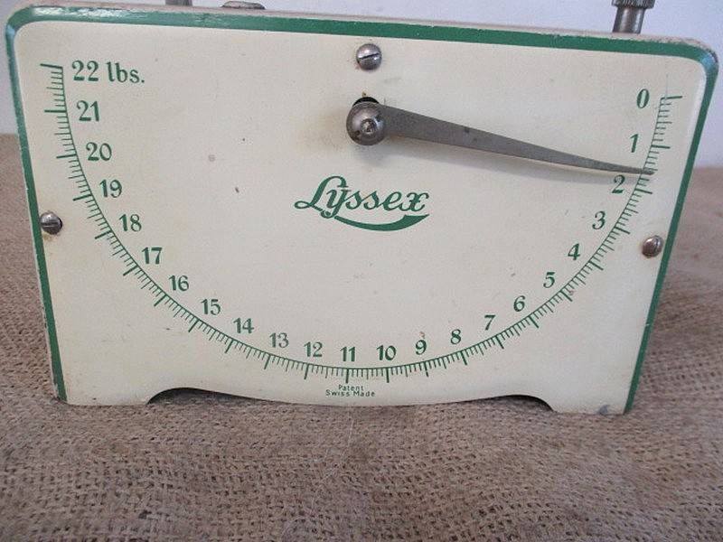 Beautiful Vintage Metal Lyssex 22lb Kitchen Scale             Swiss Made