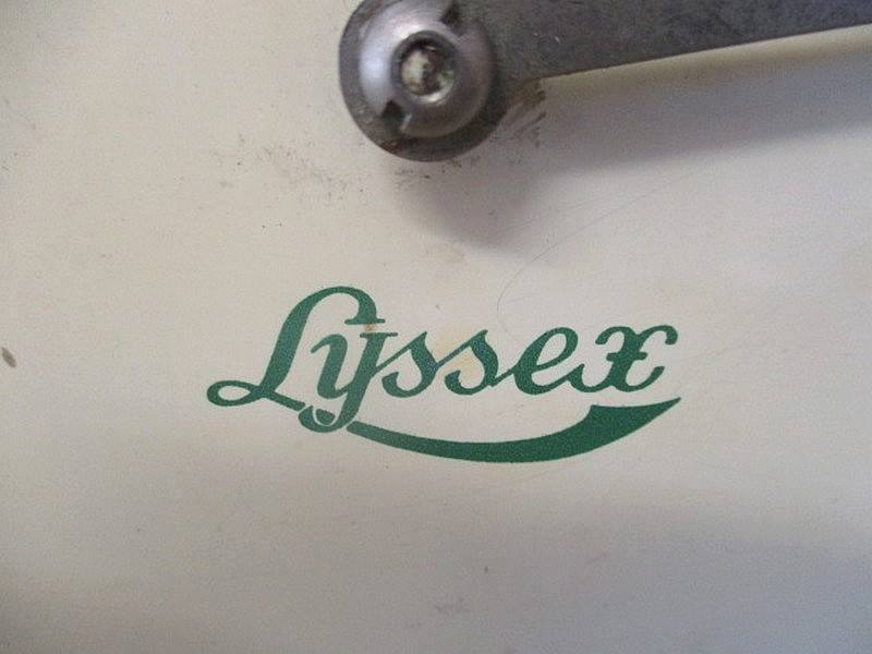 Beautiful Vintage Metal Lyssex 22lb Kitchen Scale             Swiss Made