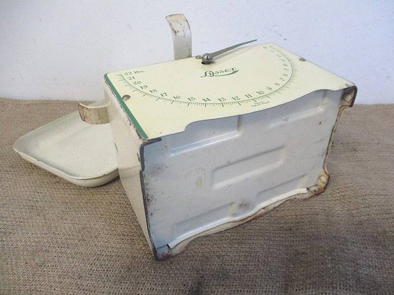 Beautiful Vintage Metal Lyssex 22lb Kitchen Scale             Swiss Made
