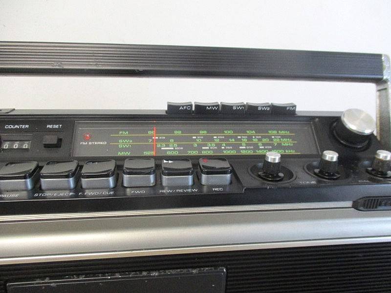 Vintage Aiwa Model TPR-930 Stereo 4 Band Portable Cassette  Radio Recorder Player