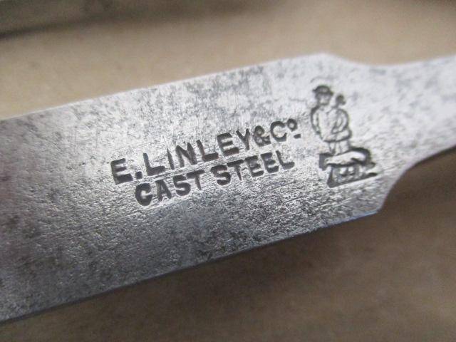 Nice Set Of Three Vintage High Quality Carpenter Woodworking Chisels   7/8" - 5/8" - 1/2"