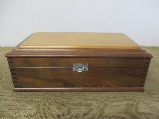 An Exquisite "Handgemaak na die Paarl se smaak " Oak Wine Wooden Box