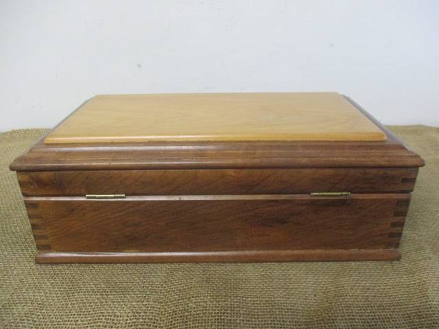 An Exquisite "Handgemaak na die Paarl se smaak " Oak Wine Wooden Box