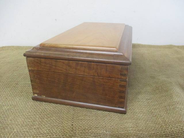 An Exquisite "Handgemaak na die Paarl se smaak " Oak Wine Wooden Box
