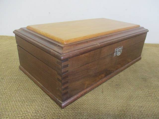An Exquisite "Handgemaak na die Paarl se smaak " Oak Wine Wooden Box