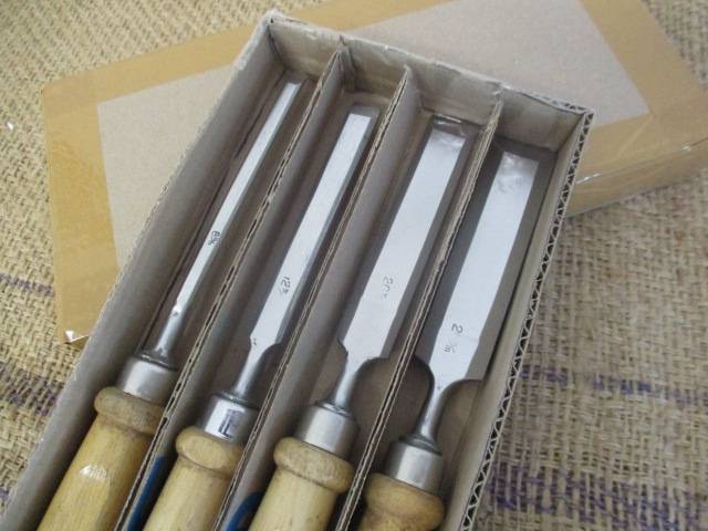 Nice Set Of Four Carpenter Woodworking Bevel Edge Chisels - 25mm - 20mm - 12mm - 6mm