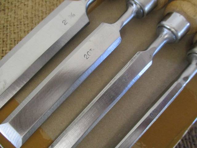 Nice Set Of Four Carpenter Woodworking Bevel Edge Chisels - 25mm - 20mm - 12mm - 6mm
