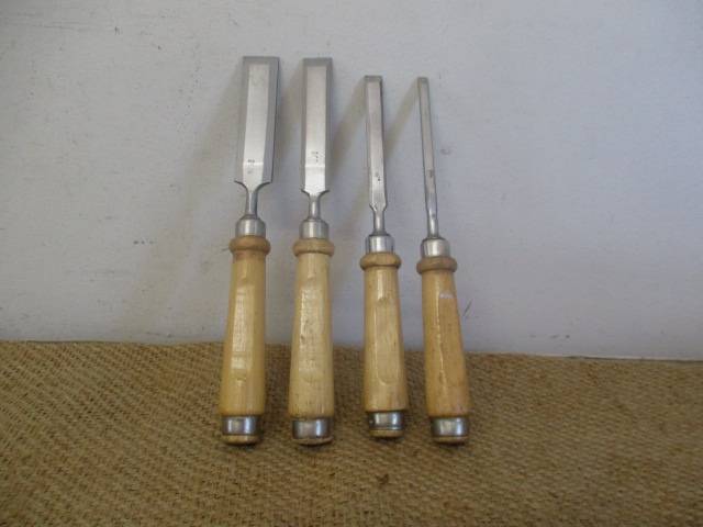 Nice Set Of Four Carpenter Woodworking Bevel Edge Chisels - 25mm - 20mm - 12mm - 6mm