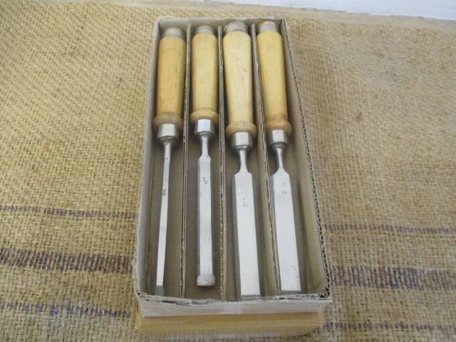 Nice Set Of Four Carpenter Woodworking Bevel Edge Chisels - 25mm - 20mm - 12mm - 6mm
