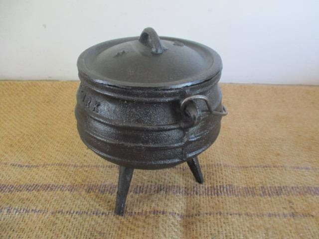 Nice Falkirk 3 Legged Solid Cast Iron Size 1/2 Potjie Pot