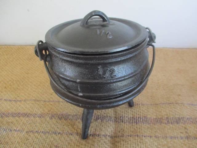 Nice Falkirk 3 Legged Solid Cast Iron Size 1/2 Potjie Pot