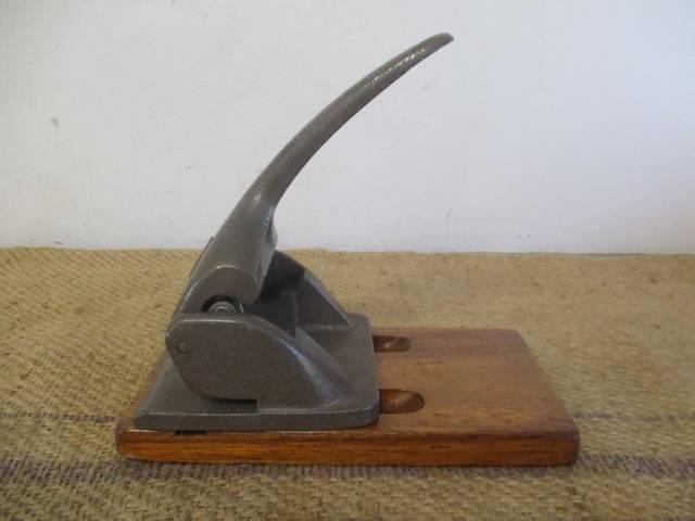 Nice Vintage Heavy Duty No 180 Chevron Two Hole Cast Iron Paper Punch