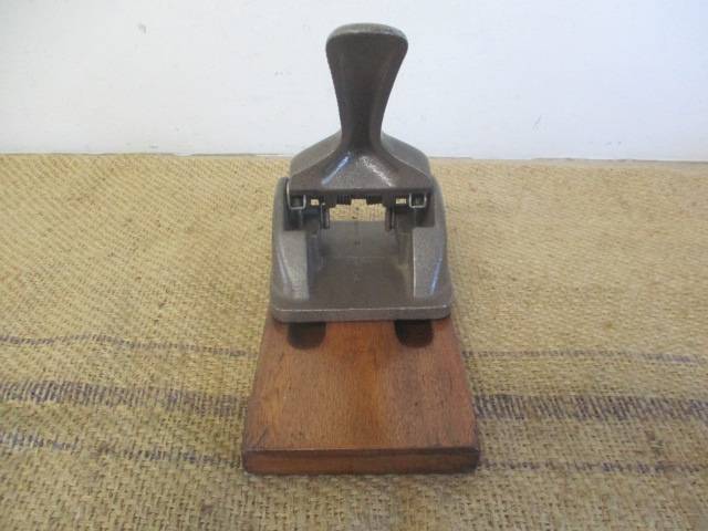 Nice Vintage Heavy Duty No 180 Chevron Two Hole Cast Iron Paper Punch