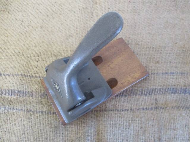 Nice Vintage Heavy Duty No 180 Chevron Two Hole Cast Iron Paper Punch