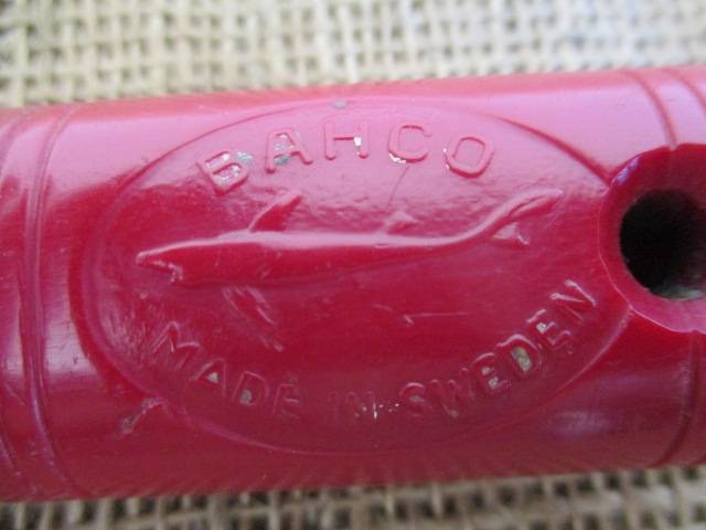 Two Collectable 3/4 inch & 1/4 inch Vintage Carpenter Woodworking Chisels