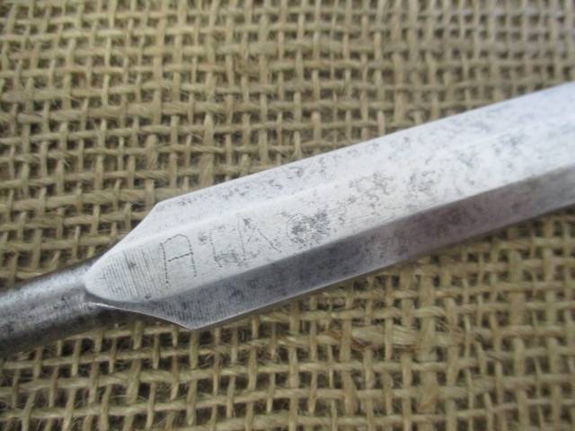 Two Collectable 3/4 inch & 1/4 inch Vintage Carpenter Woodworking Chisels