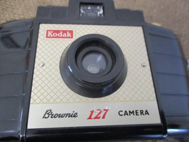 Neat Vintage Kodak Brownie 127 Camera By Kodak Limited London    1952  -  1967