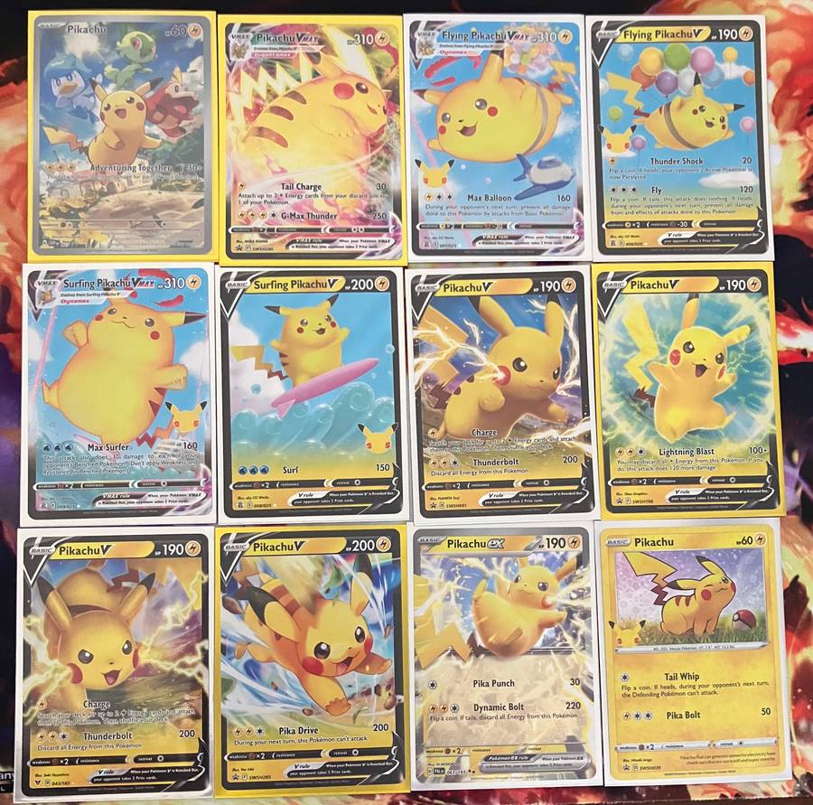 Pokemon: Bundle of 32 Pikachu cards