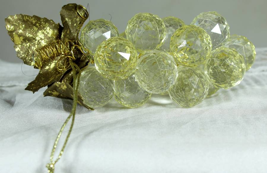 Small molded grapes - White tint