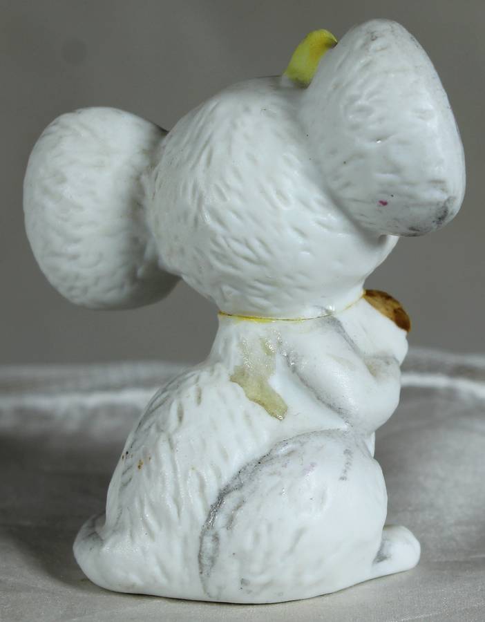 Mouse holding a mushroom