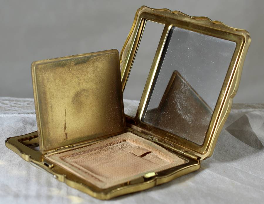 Straton powder & lipstick compact