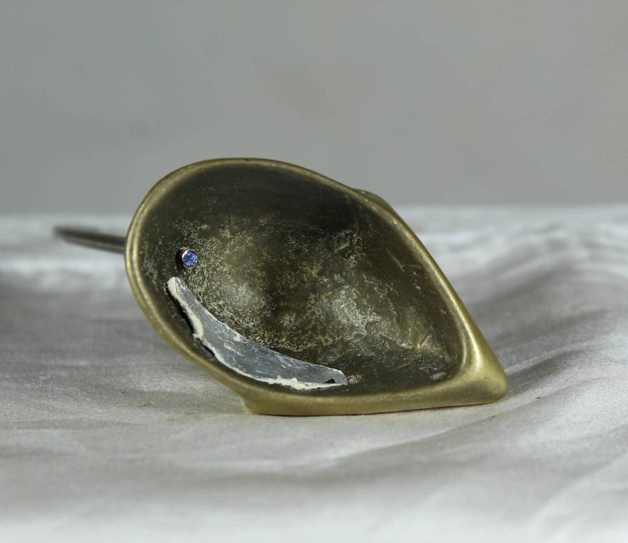 Miniature brass mouse with a tall brass tail