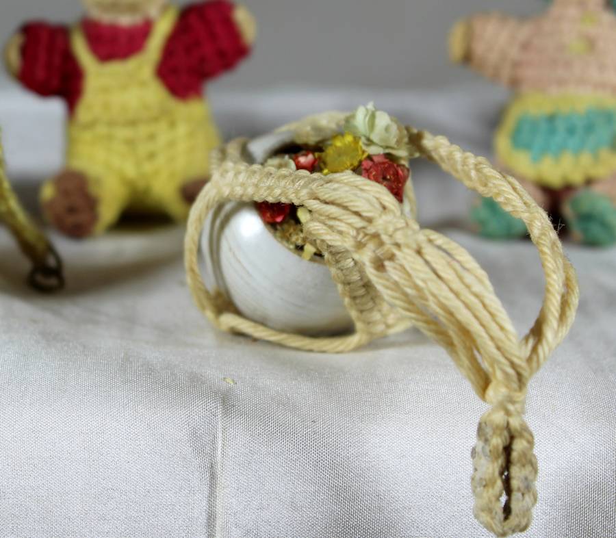 Crochet set - two girls, bunny & two machrami's