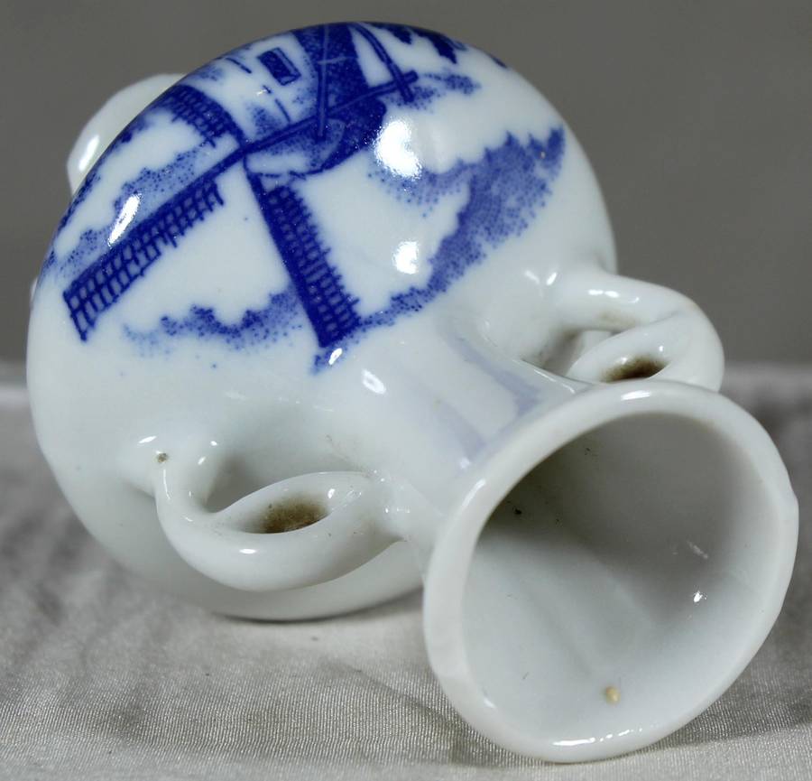 Small Dutch themed scroll handle vase