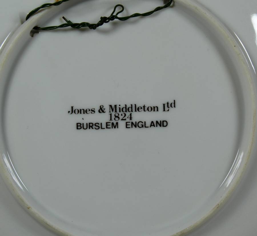 Jones & Middleton, Burslem - two cherubs with scroll