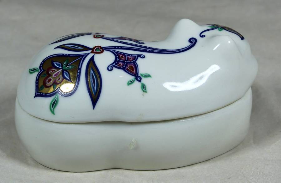 Elizabeth Arden - Byzantium - lidded cat trinket holder