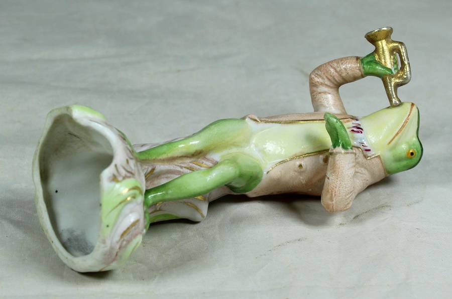 Froggie playing trumpet