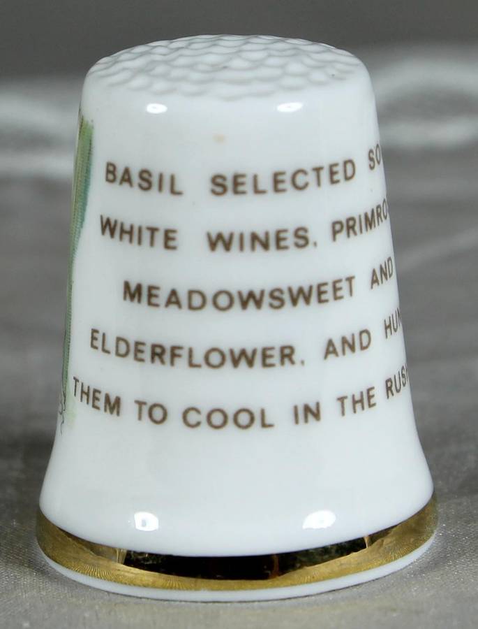 Bone China thimble - Royal Doulton Summer - Jill Barklem 1983 - Basil in the rushes