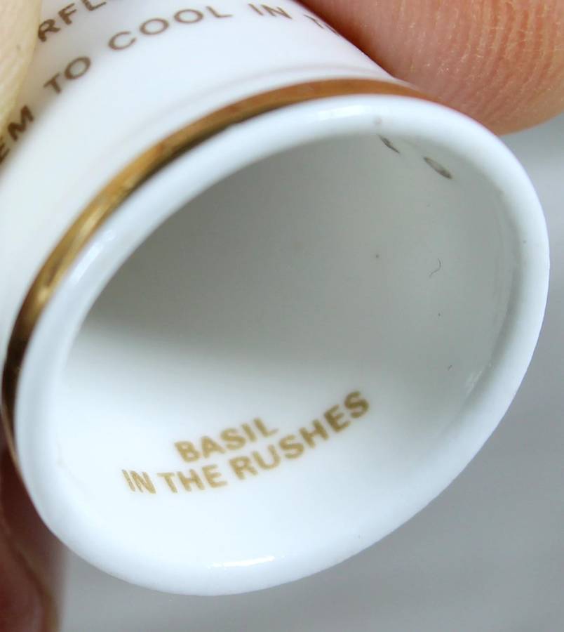 Bone China thimble - Royal Doulton Summer - Jill Barklem 1983 - Basil in the rushes