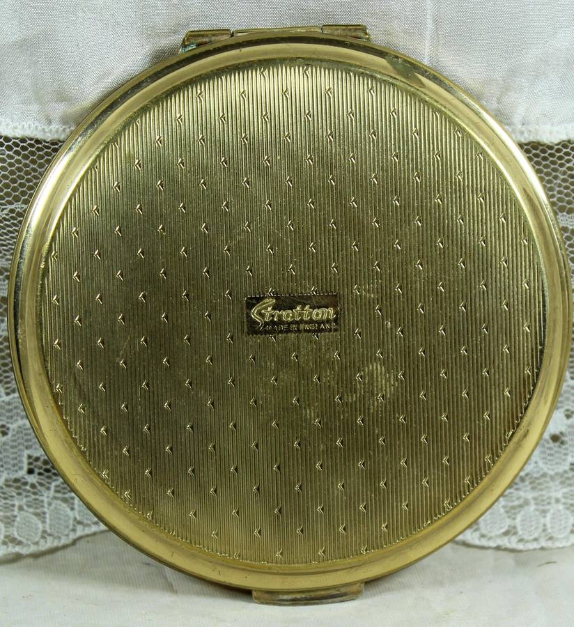 Blue Stratton powder compact with flowers