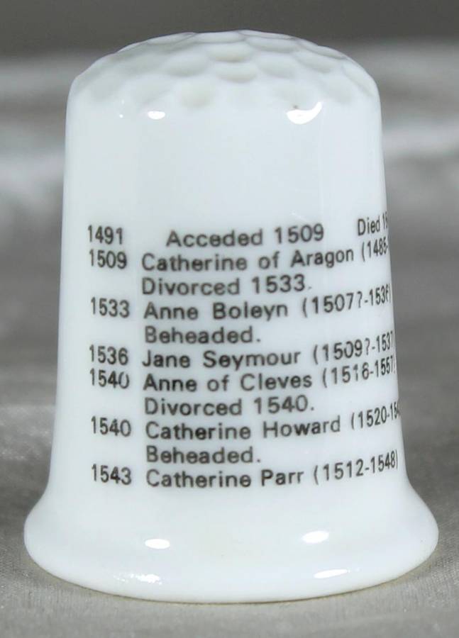 Bone China thimble - Catherine of Aragon - Fenton