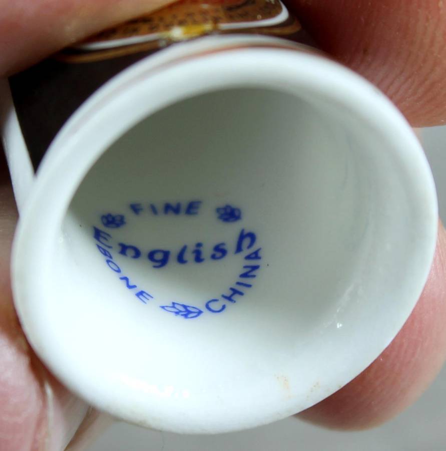 Bone China - Advertising thimble - Guiness