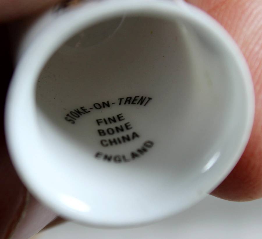 Bone China - Advertising thimble - Guiness - Stoke-on-Trent