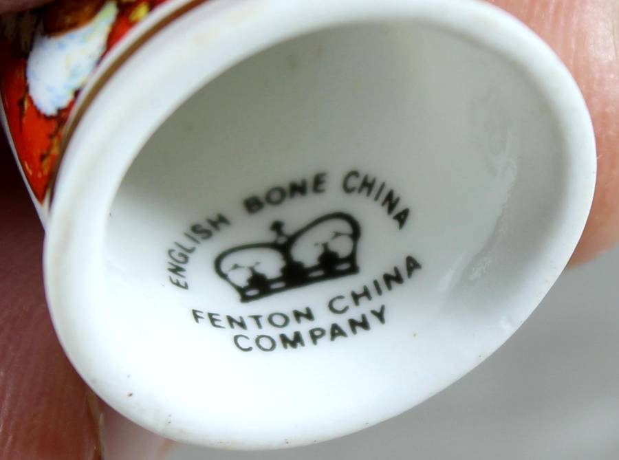 Bone China thimble - Santa Claus - Fenton