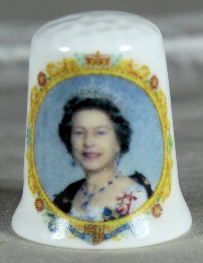 Bone China thimble - Golden Jubilee - Queen Elizabeth
