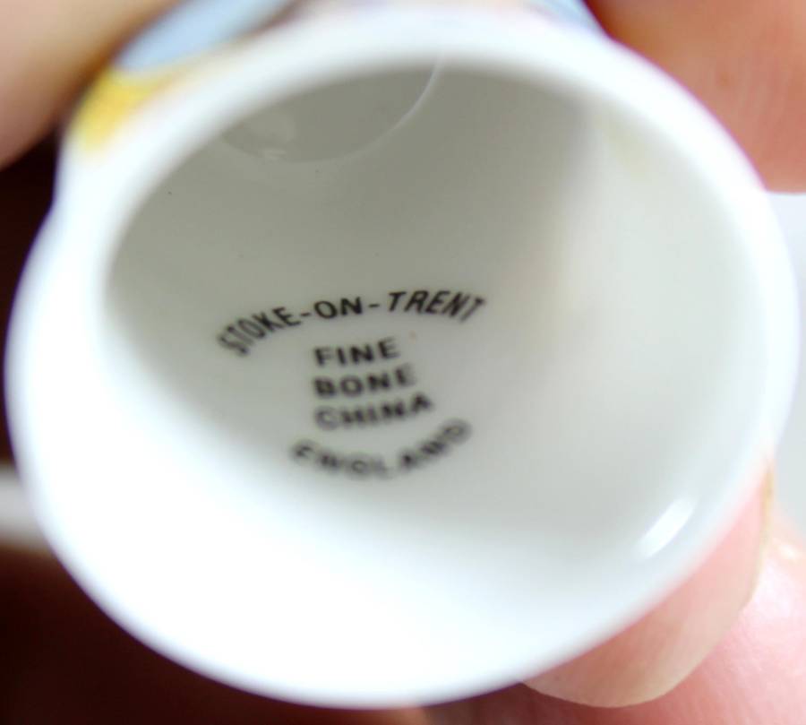 Bone China thimble - Golden Jubilee - Queen Elizabeth