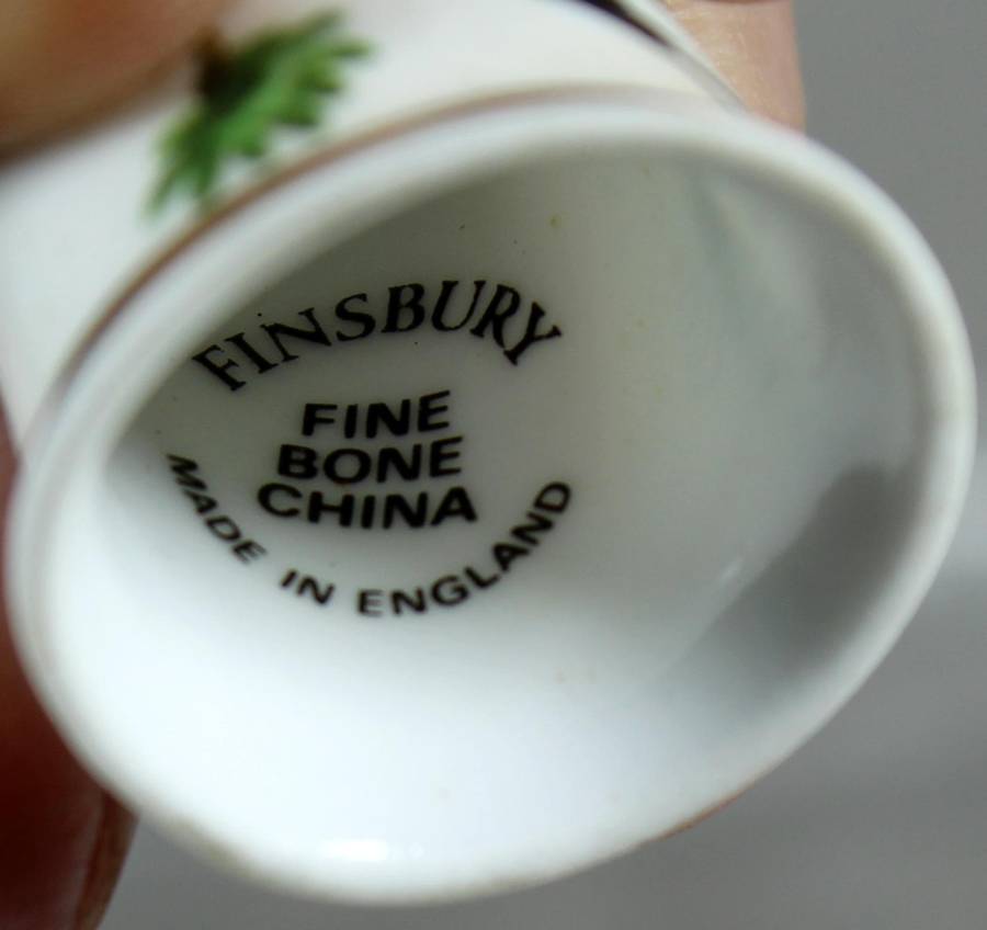 Bone China thimble - colorful bird - Finsbury