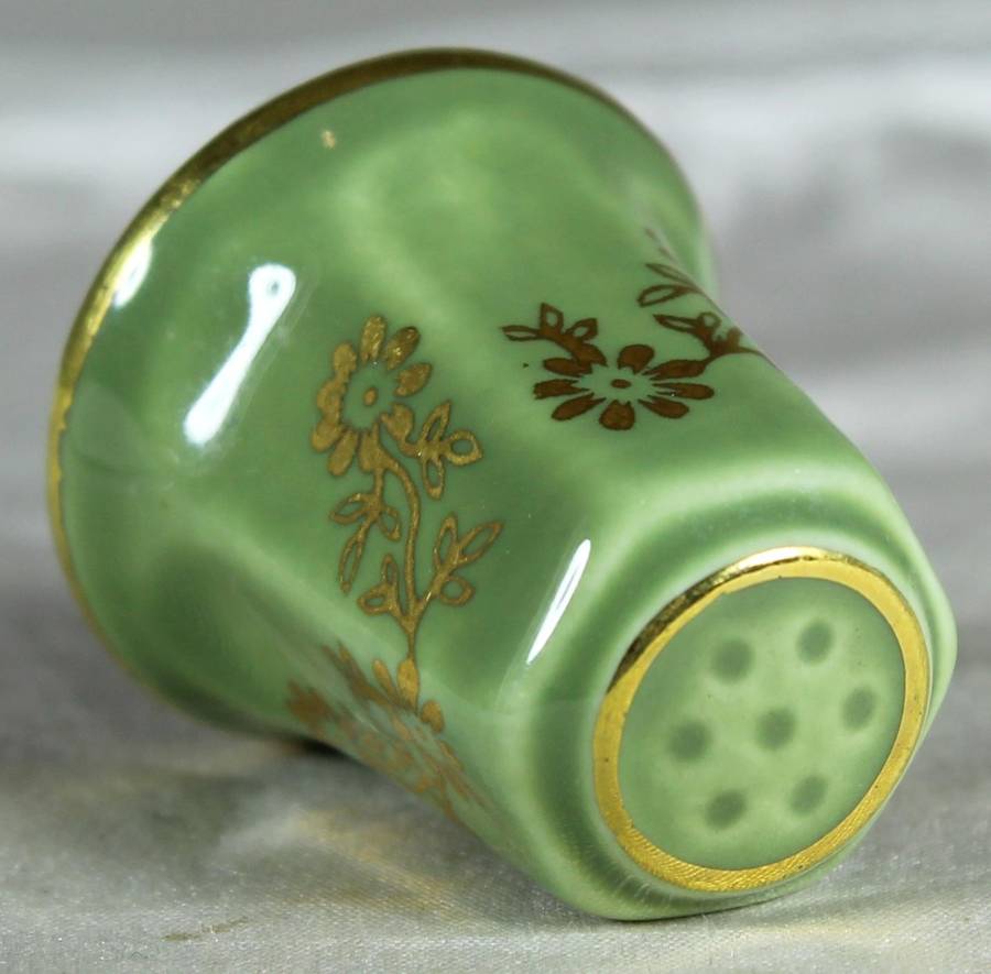 Porcelain thimble - Eminence Ludwig (West Germany)