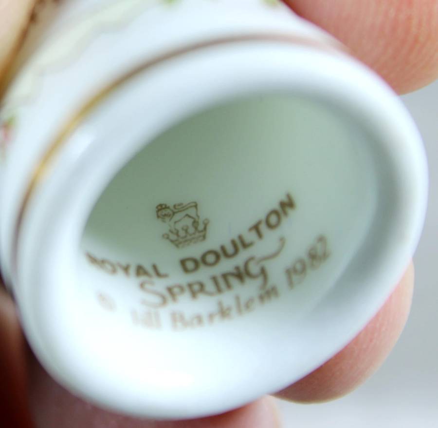 Bone China thimble - Spring - Royal Doulton (1982)