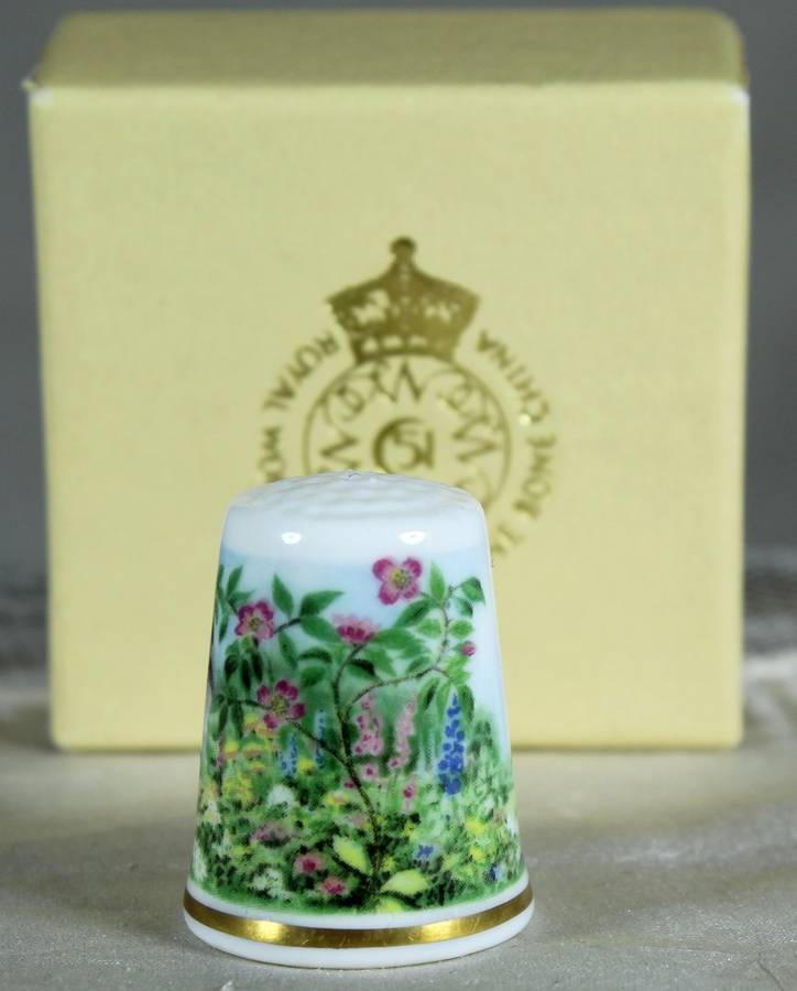 Bone China thimble - Cottage - Royal Worcester